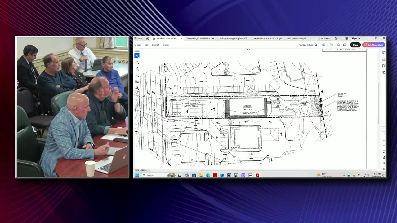 Split view: site plan showing parking, circulation, and building footprint